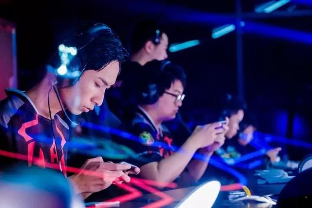 第十一届王者荣耀全国大赛·南大区赛即将落地广安18省电竞爱好者齐聚春天威斯尼斯网址广场(图1)